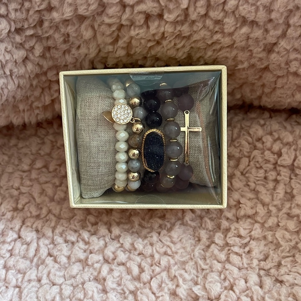 Set of 5 bracelets